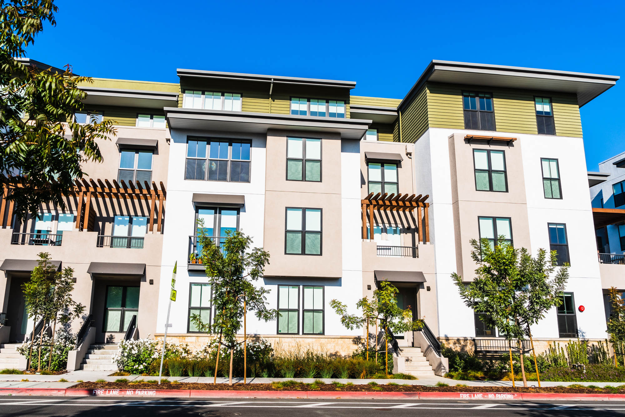 Exterior,View,Of,Multifamily,Residential,Building;,Mountain,View,,San,Francisco